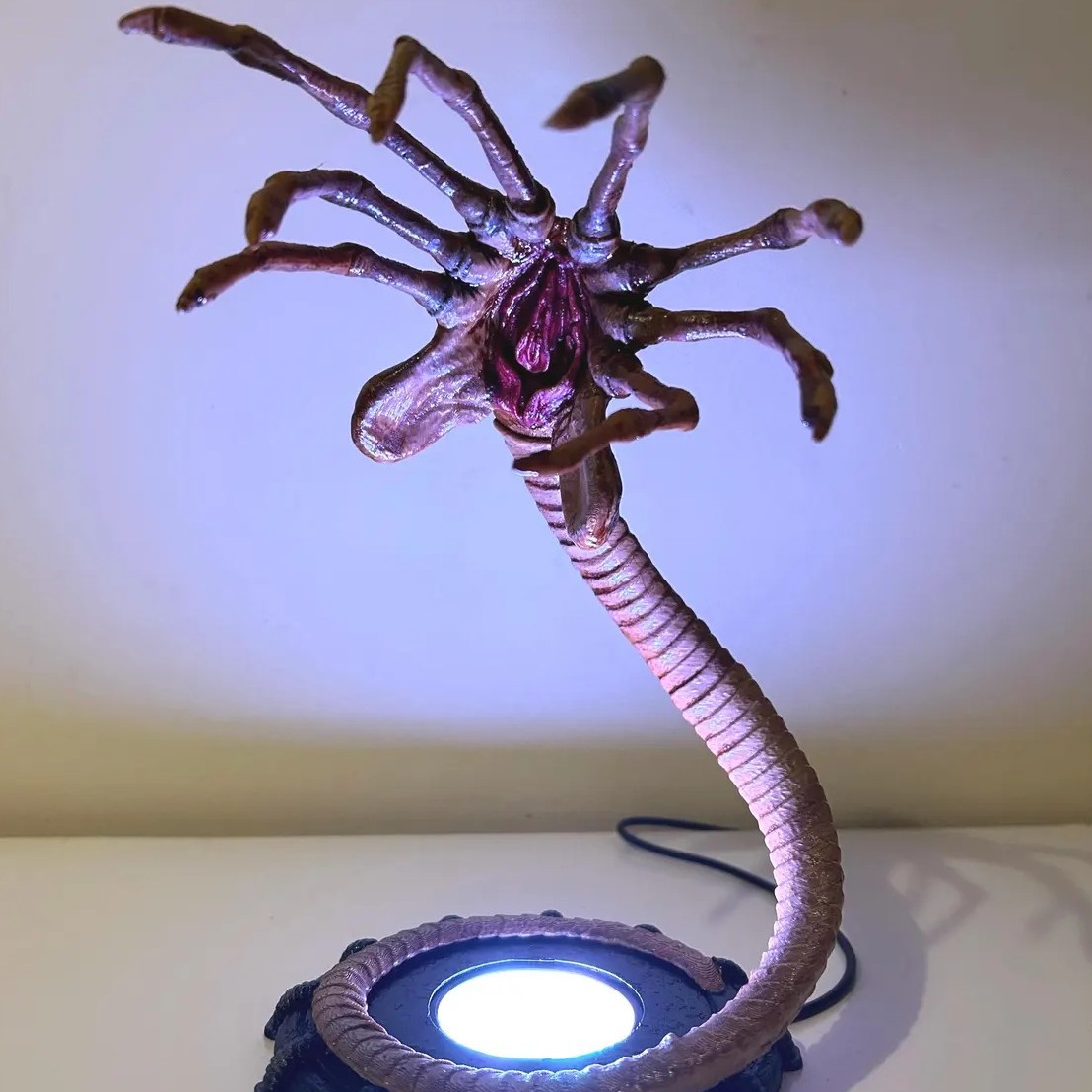 Lámpara Alien Facehugger, Luz  - Neon Sign Party reseña y precio