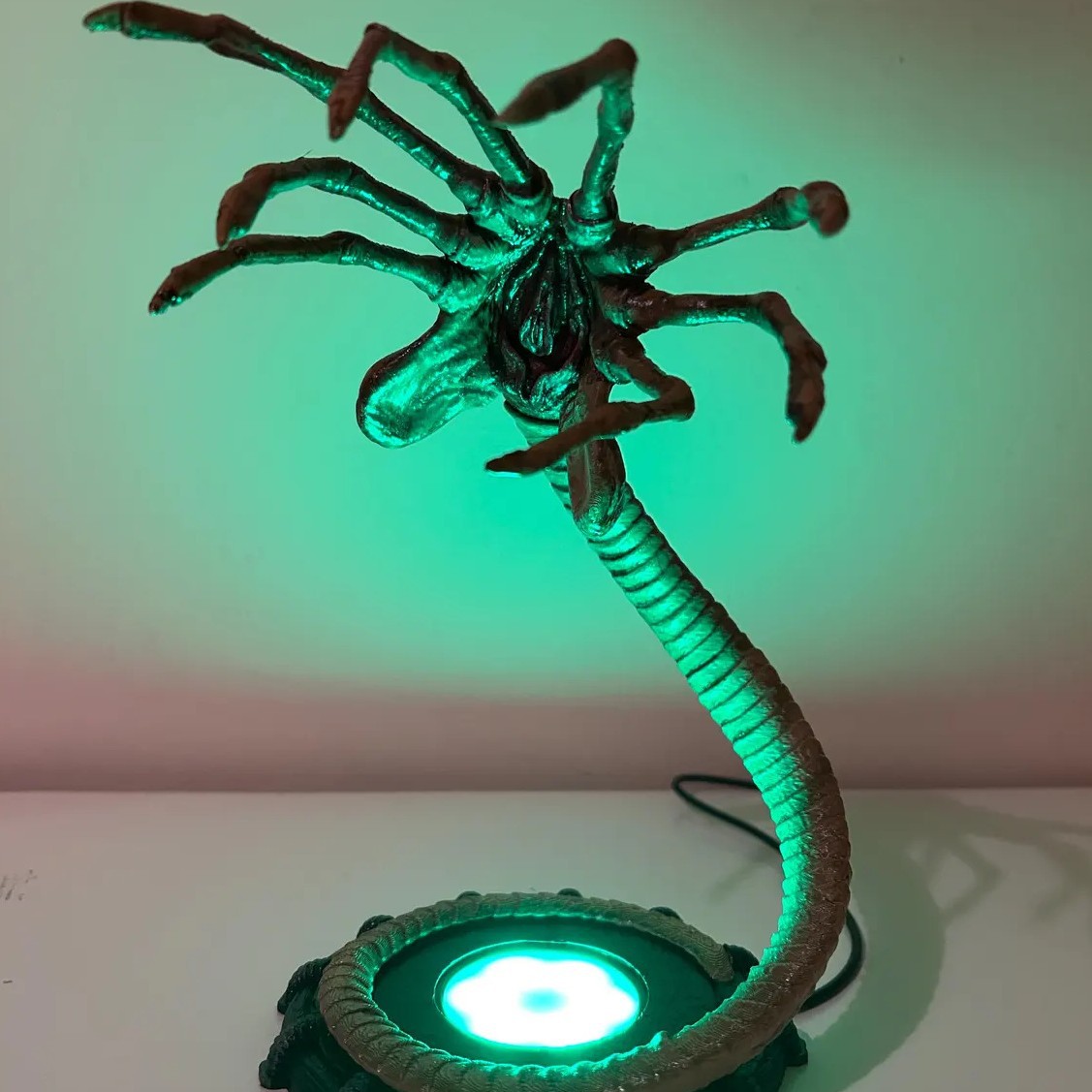 Lámpara Alien Facehugger, Luz  - Neon Sign Party reseña y precio